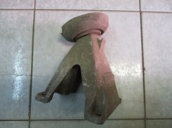 Опора двигателя левая для Ауди А8 D3 (2002-2010) 6.0L BHT W12 б/у