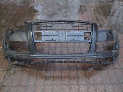 Бампер передний для Aуди Q7 4L (2010-2015) черный б/у под востановление