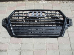 Решётка радиатора для Ауди Q7 4M (2016-2019) черная б/у дефект